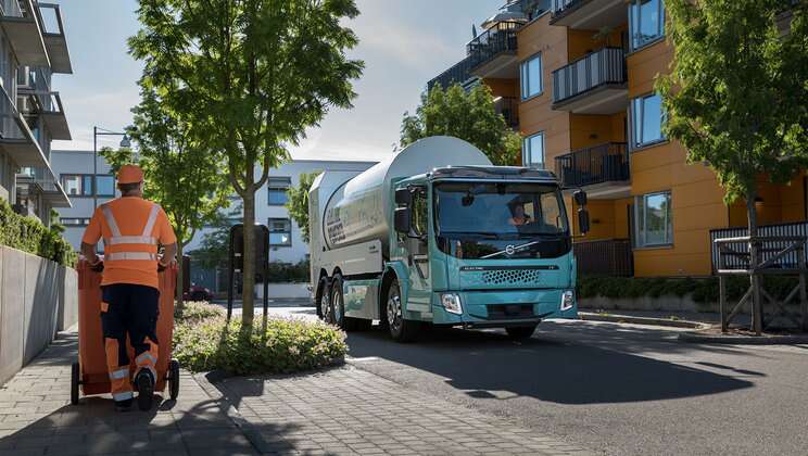 Volvo Trucks launches sales of electric trucks for urban transport